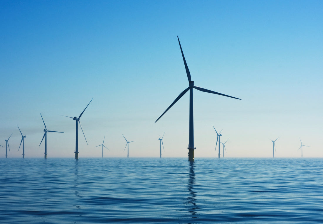 L'énergie éolienne en mer : un horizon vert dans un paysage bleu